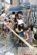 日本旅游 日本大分县汤平温泉千人共享流水素面
